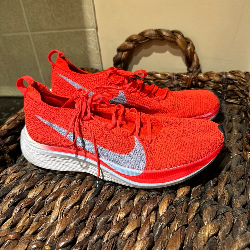 Nike Zoom VaporFly 4% Flyknit Running Racing‎ Shoes Crimson Men's 7.5 AJ3857-600